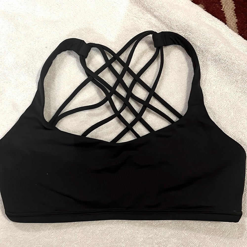 Lululemon free to be *wild bra size 6 in black